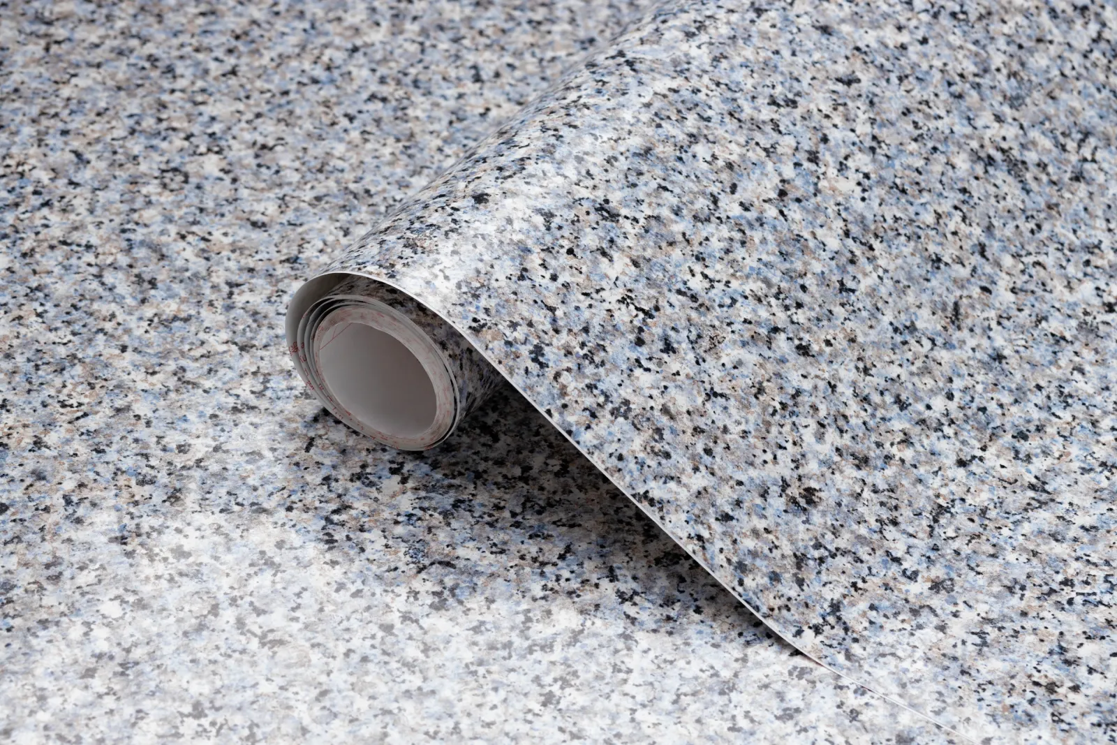 still-life-putting-up-decorative-vinyls (1)